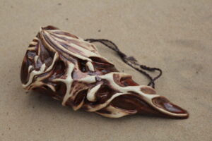 Reljeefse draakoniga joogisarv