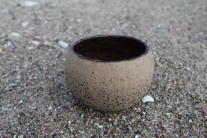 Teralise tekstuuriga väike kausike