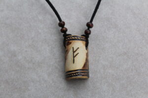 Kaarjas ruunimärgiga kaelaehe