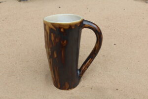 Poole toobine sangaga jooginõu, sümboliga vegvisir